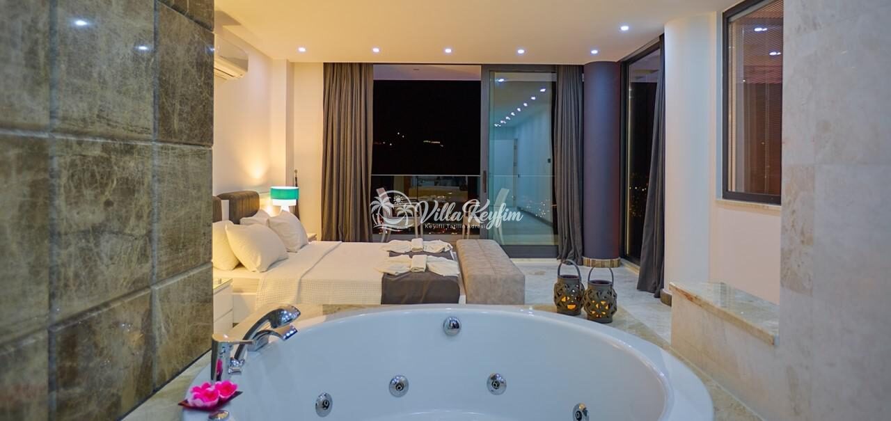 Villa Unlimited — 8