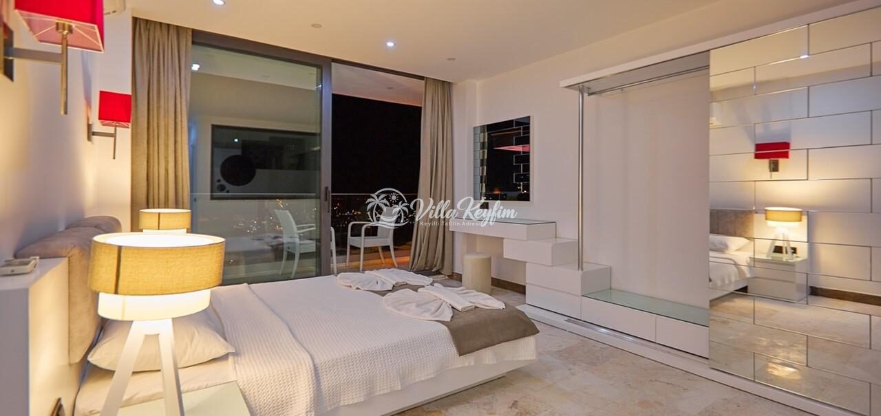 Villa Unlimited — 13