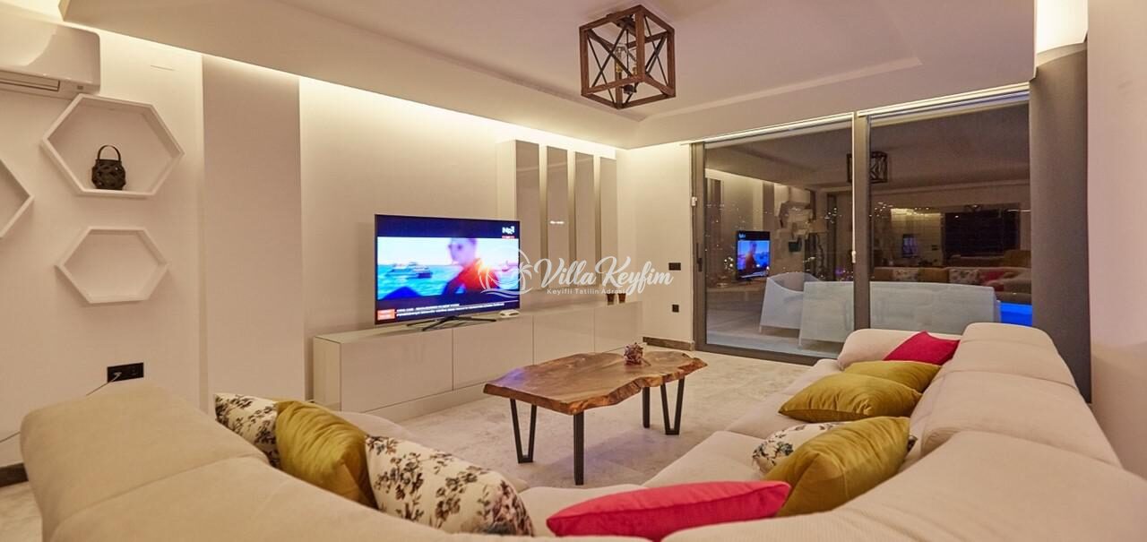 Villa Unlimited — 24