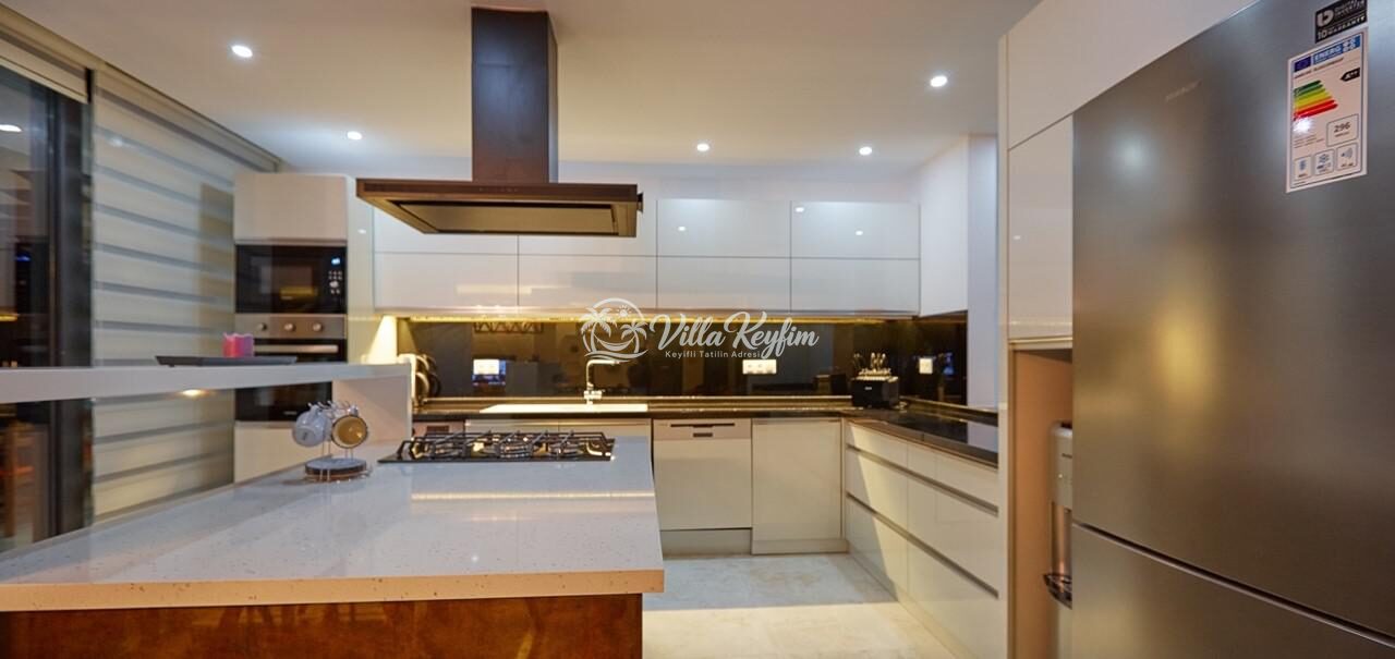 Villa Unlimited — 40