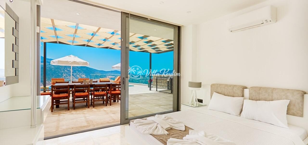 Villa Unlimited — 44