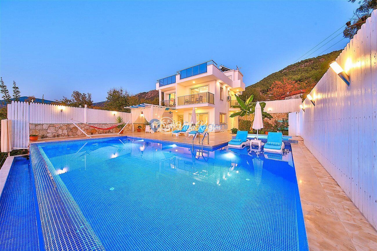 Villa Özge Üzümlü — 2