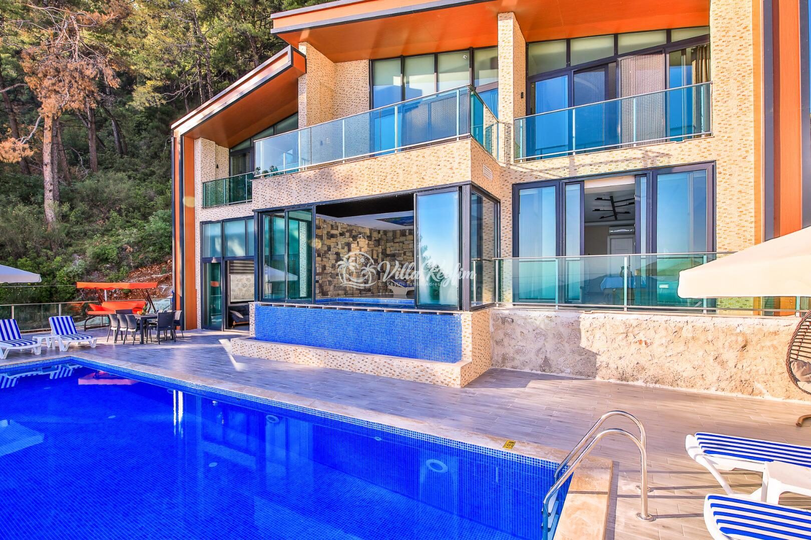 Villa Kalis 1 — 4