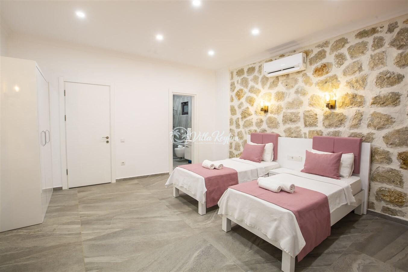 Villa Royal 3 — 16