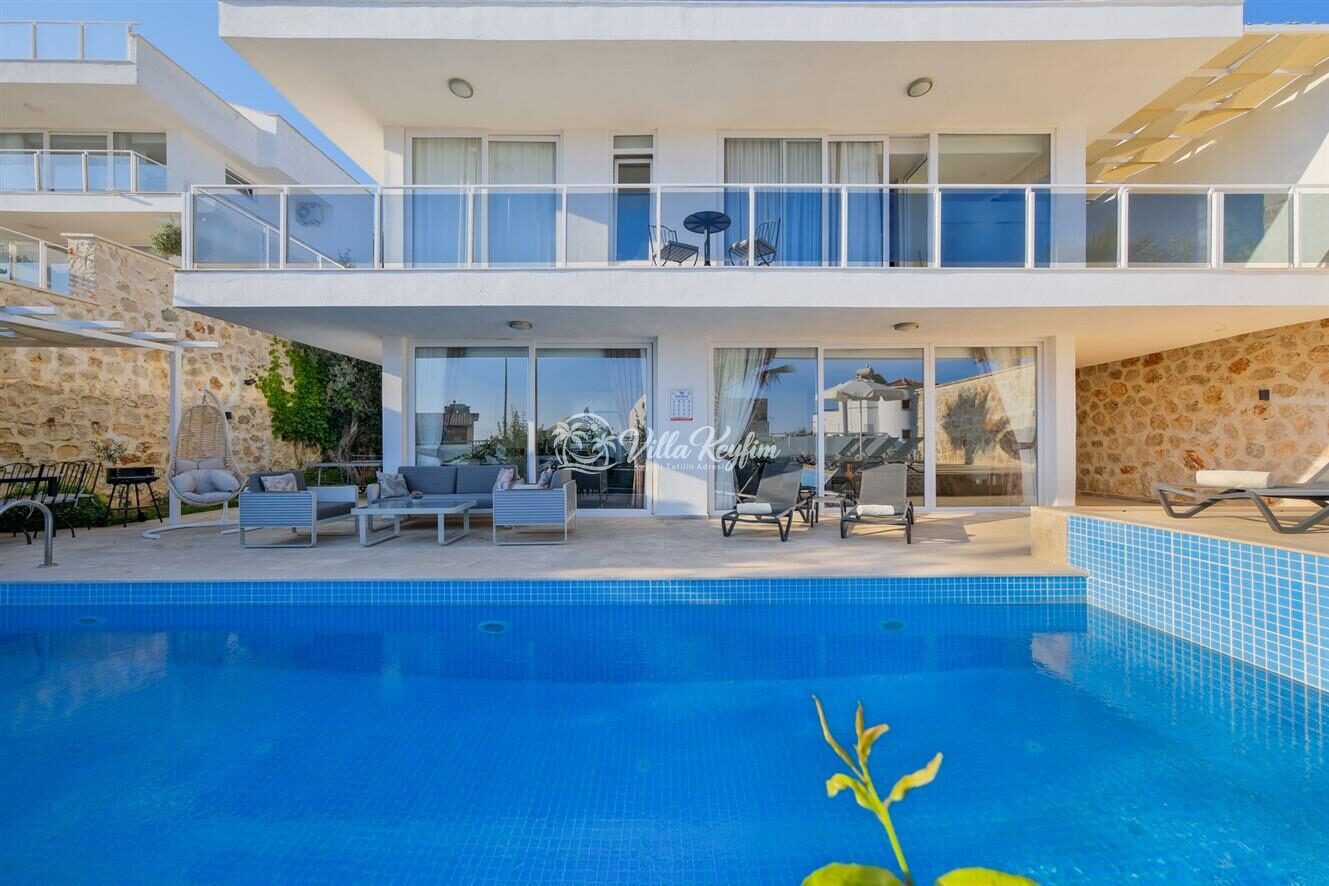 Villa Lumiere 1 — 28