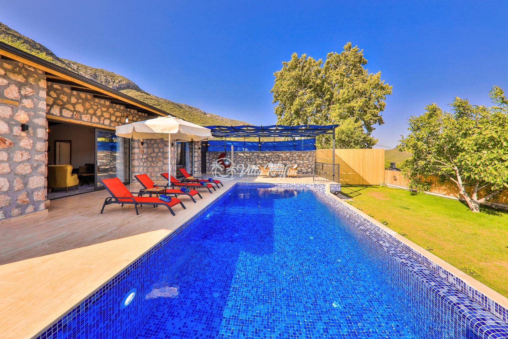 Villa Azra Naz — 11