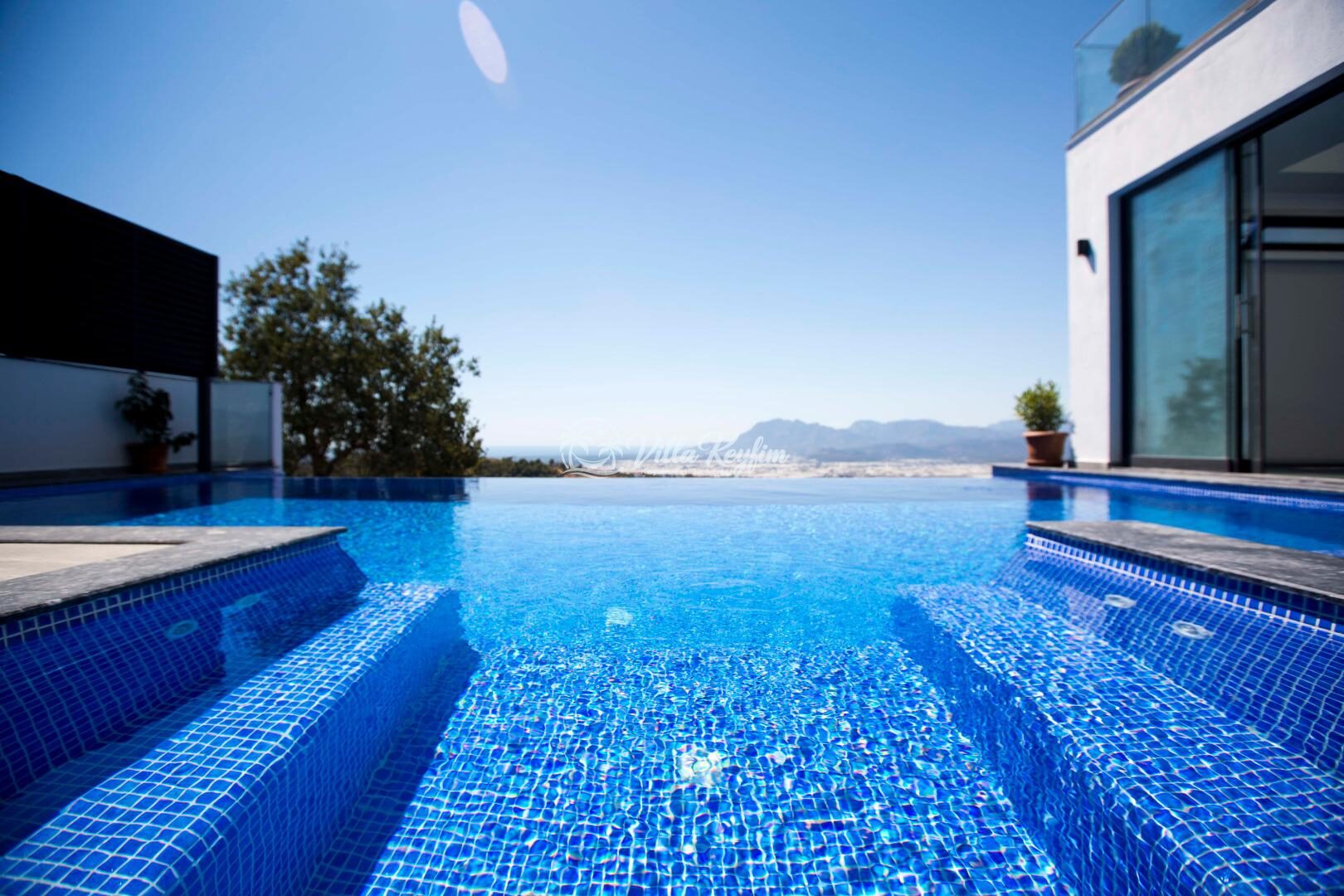 Villa Fantastik — 4