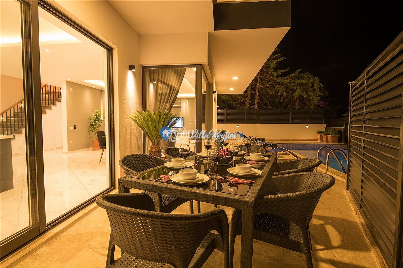 Villa Moonlight — 16