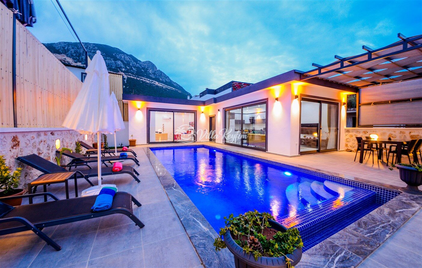 Villa Karya — 12