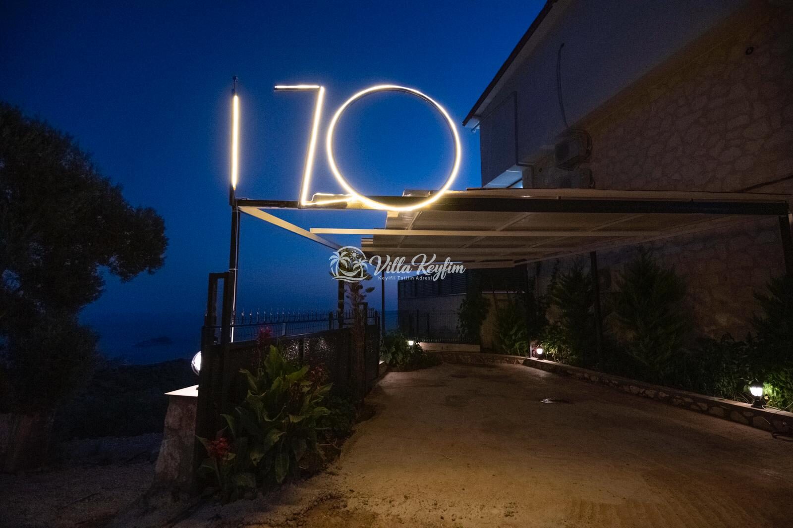 Villa İzo — 123