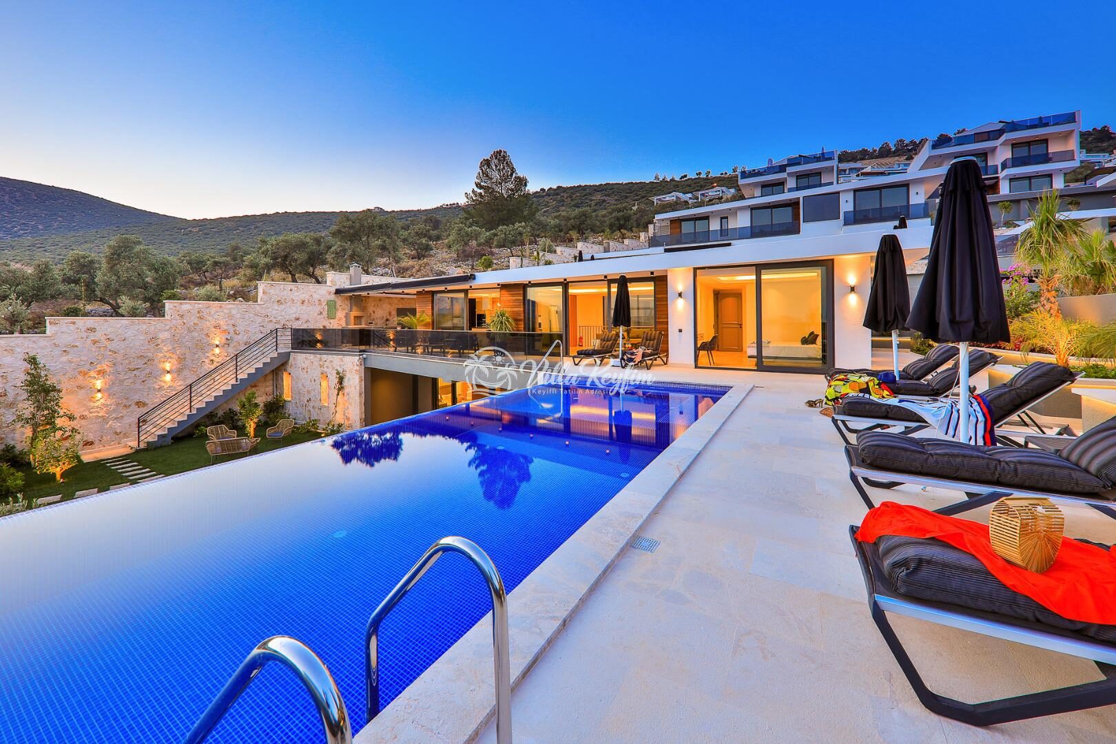 Villa Dreams — 17