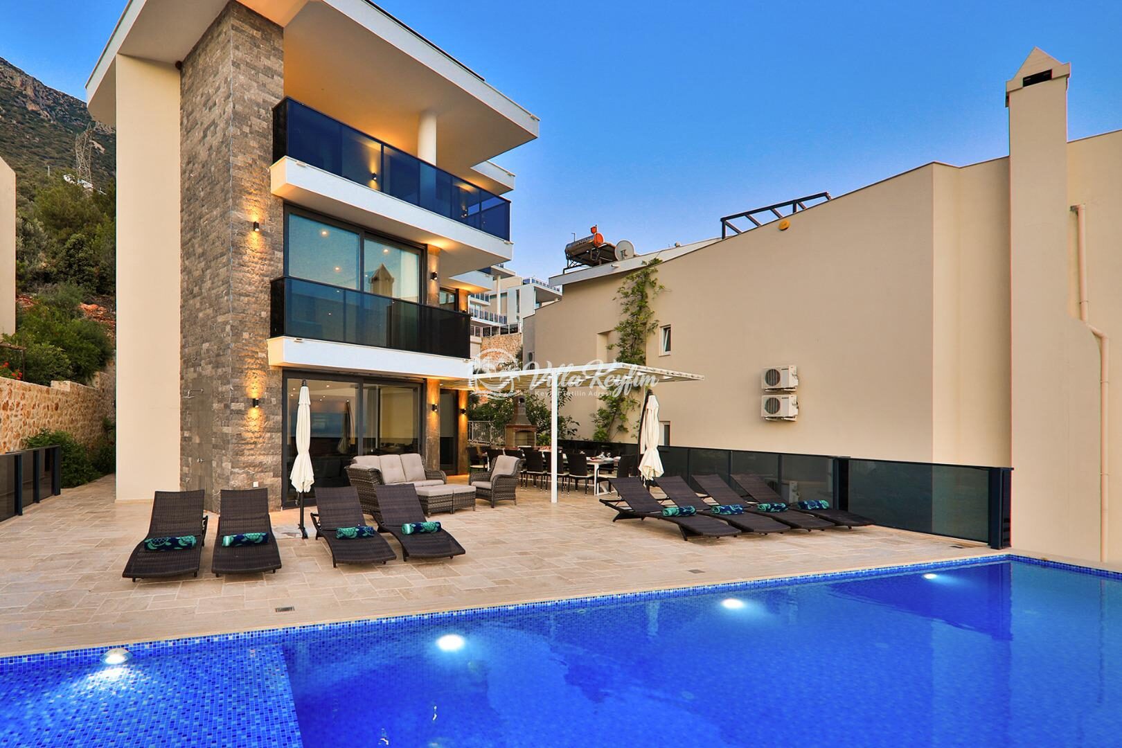 Villa Luxury — 11