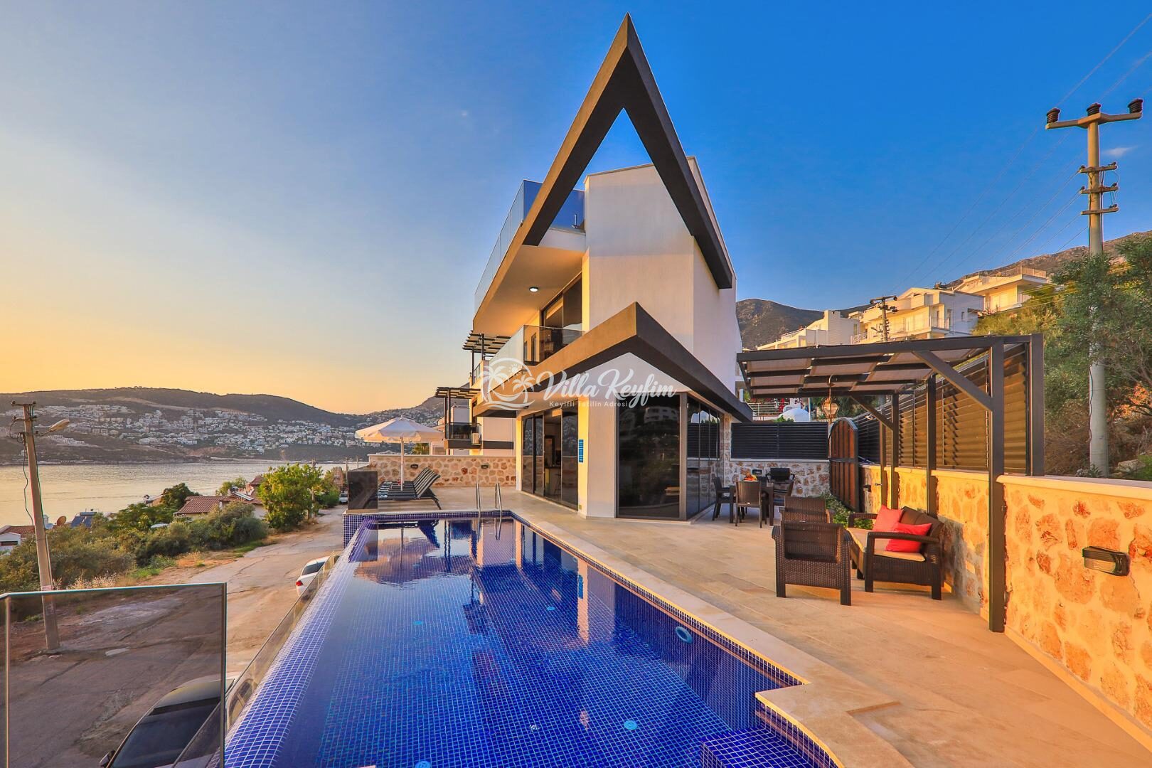 Villa Loca — 60