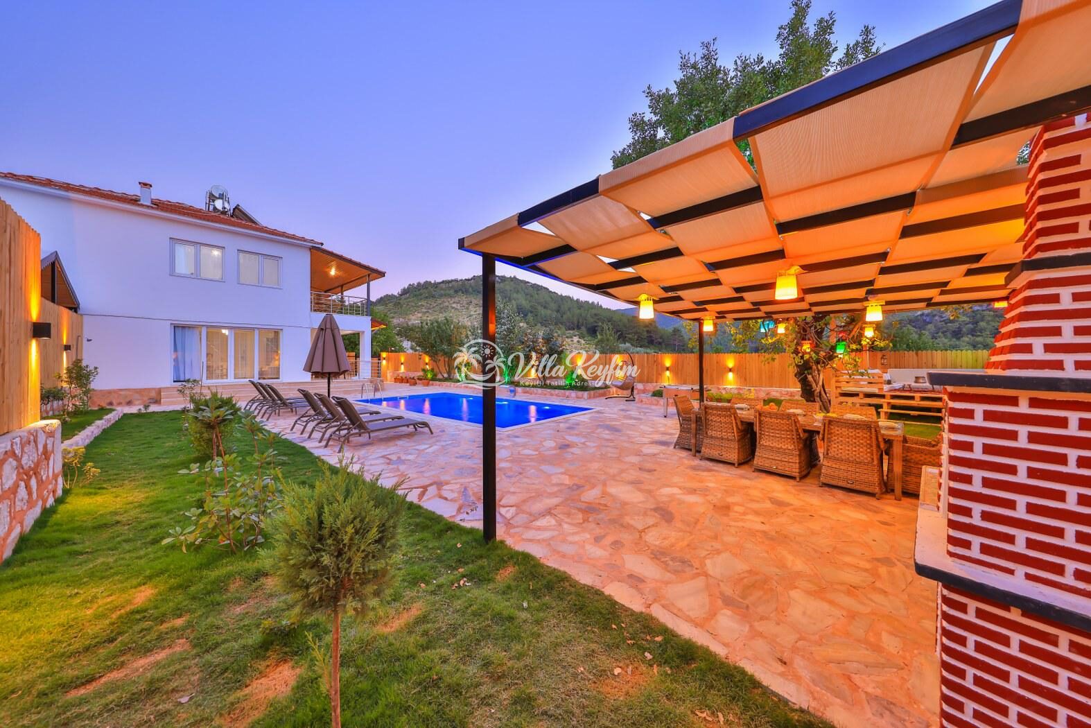 Villa Dr — 5