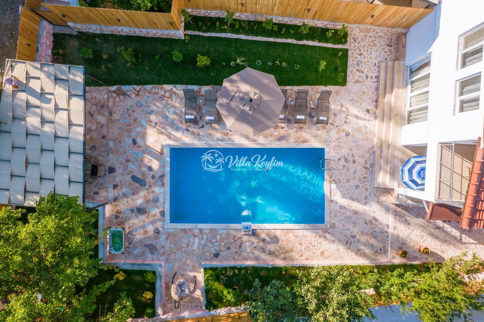 Villa Dr — 6