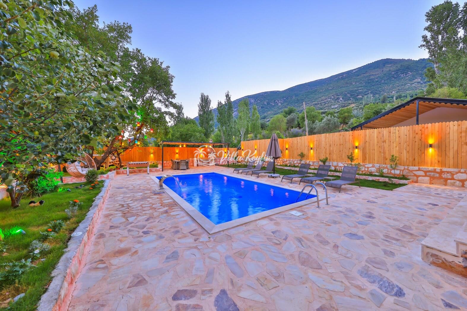 Villa Dr — 14