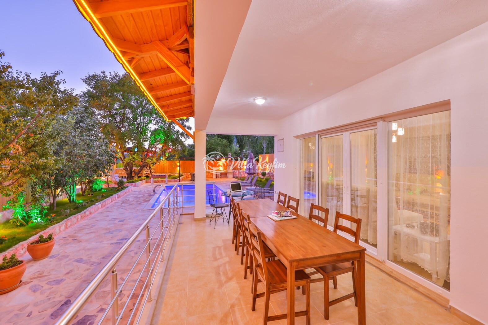 Villa Dr — 42
