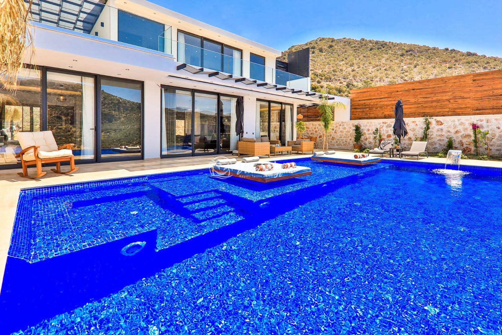 Villa Glorious — 4