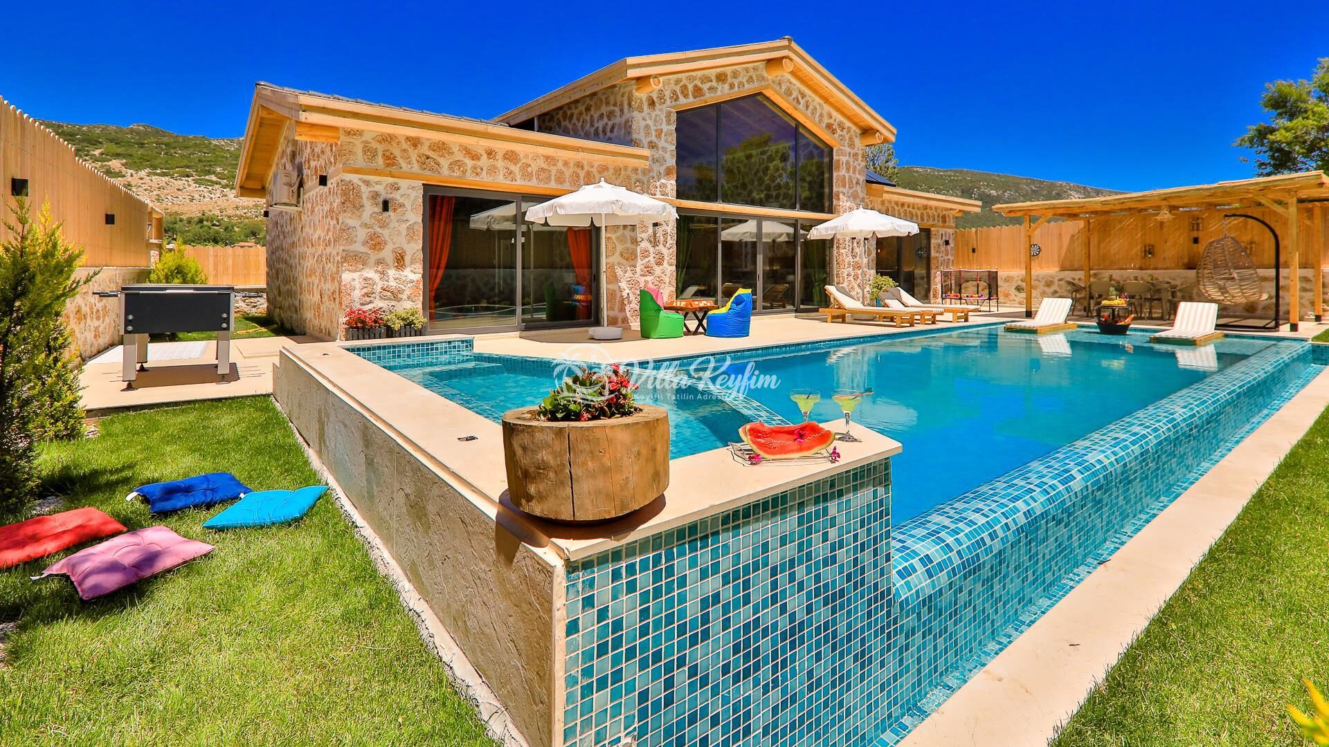Villa Happiness — 1