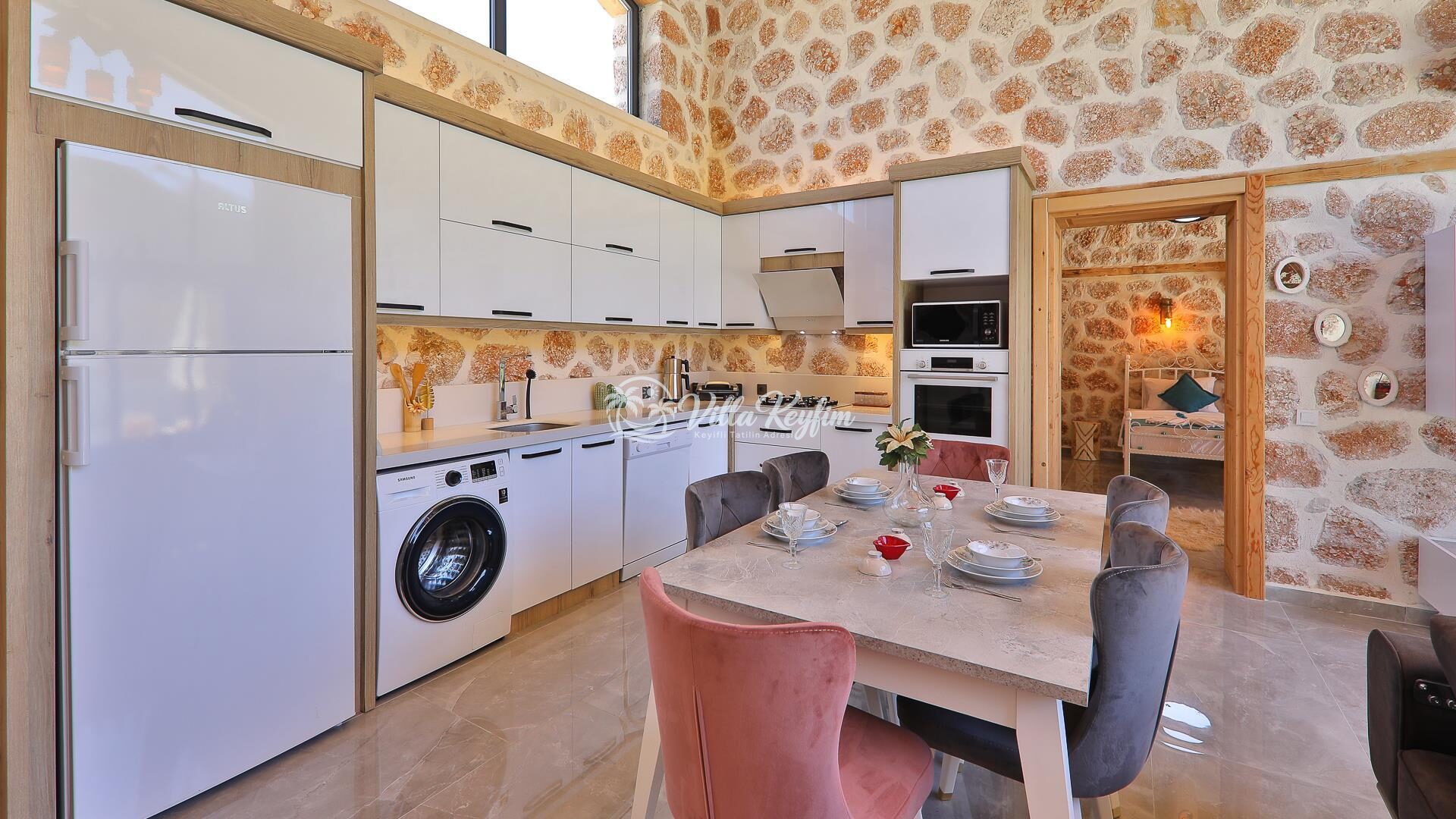 Villa Happiness — 18