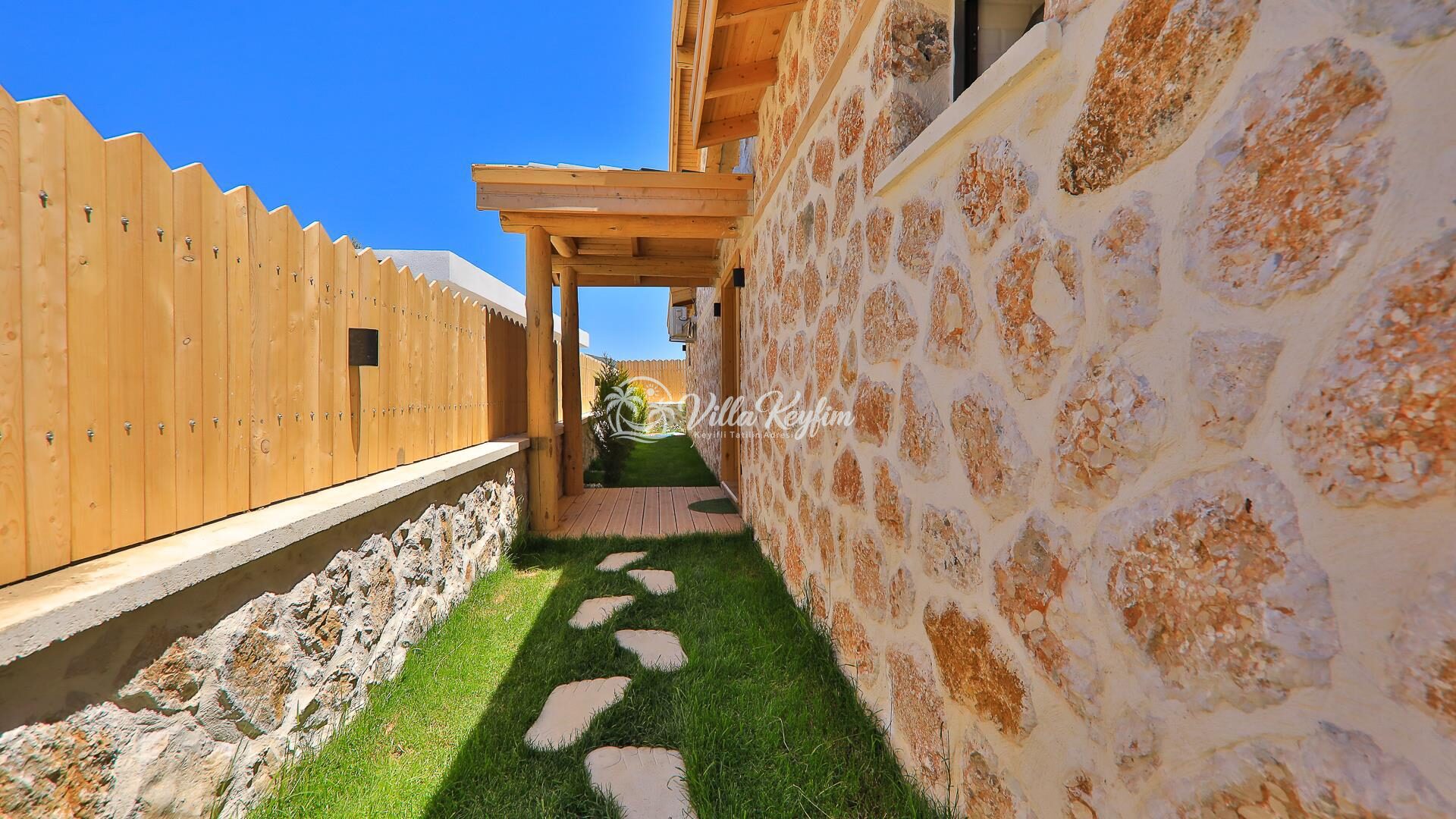 Villa Happiness — 25