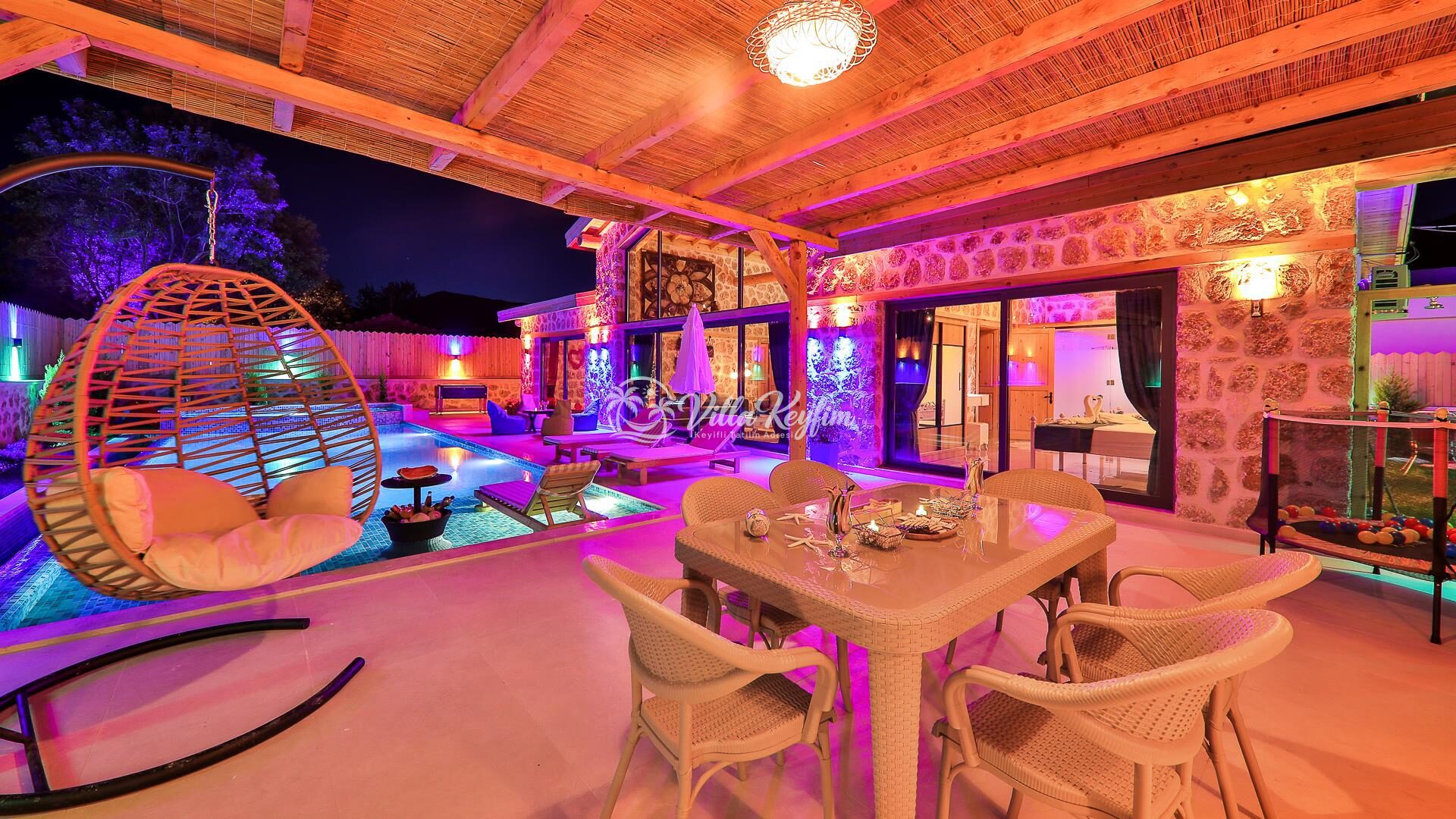 Villa Happiness — 28