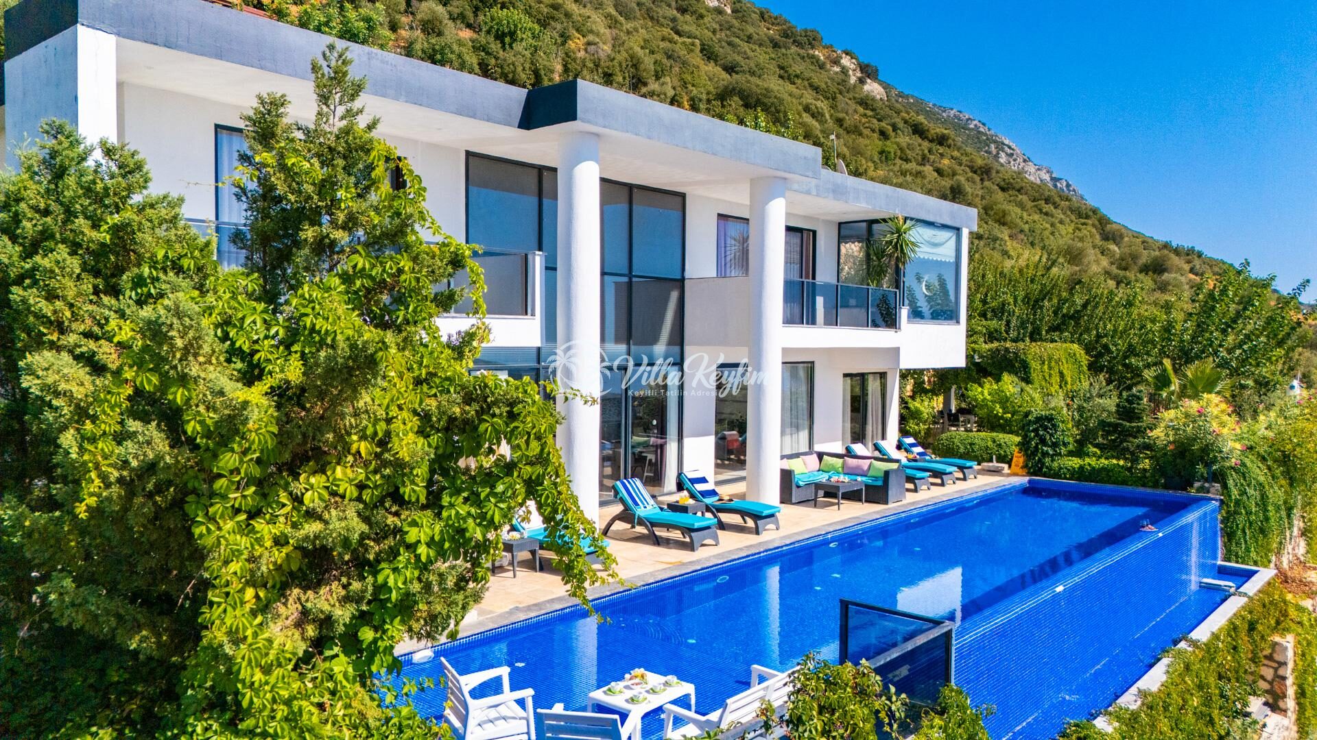 Villa Hyperion — 8