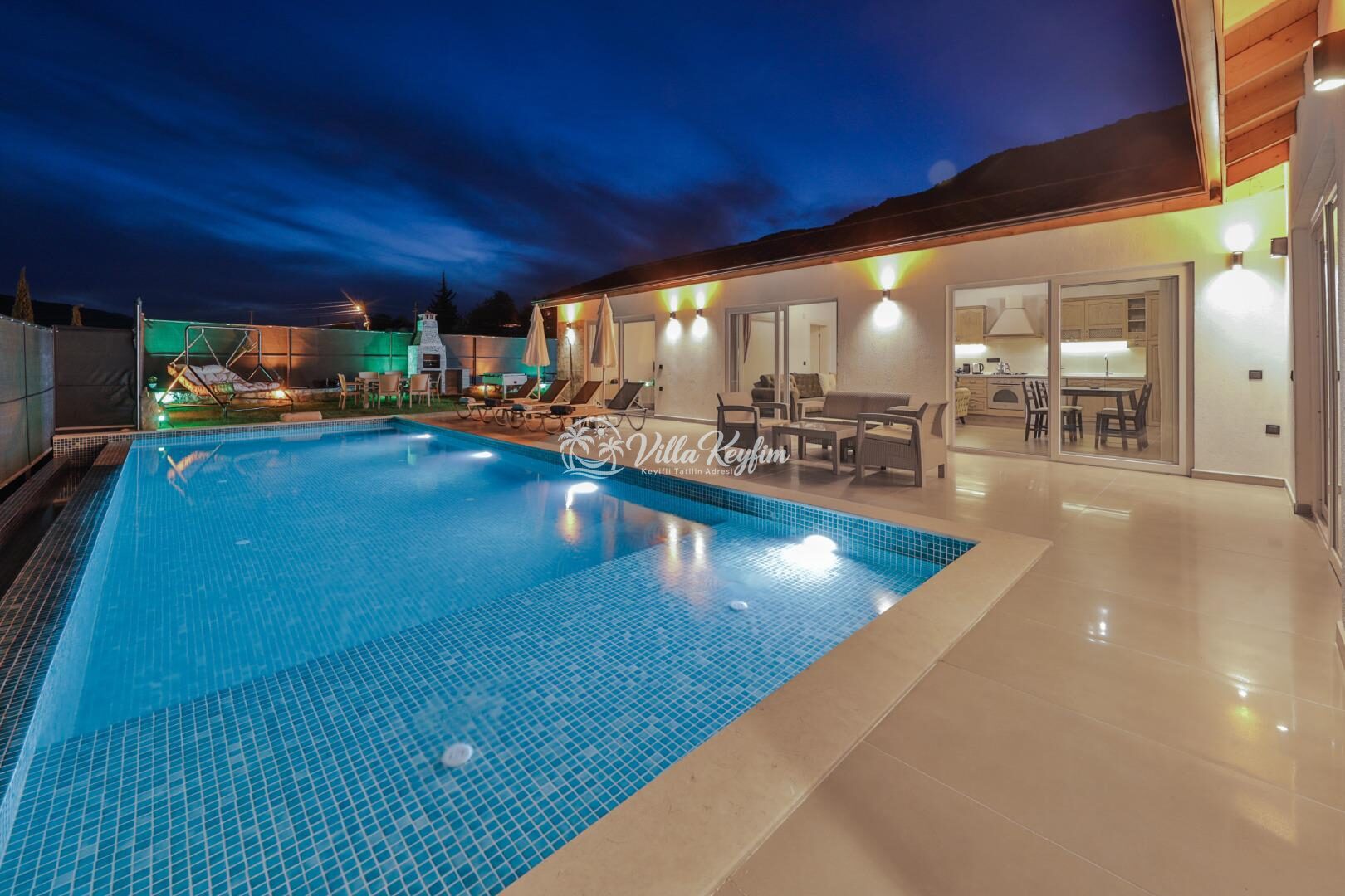 Villa Tawny — 16