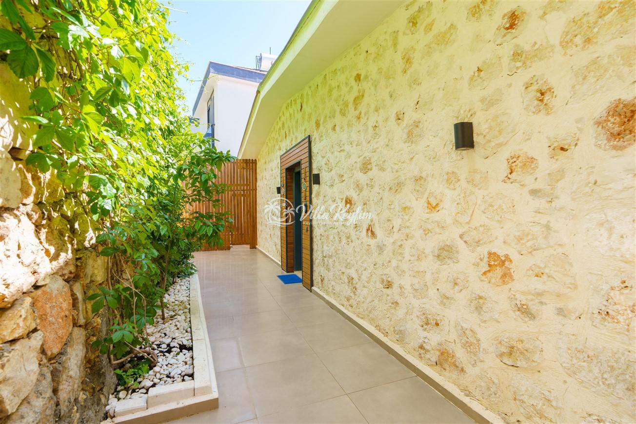 Villa Mira Queen — 58