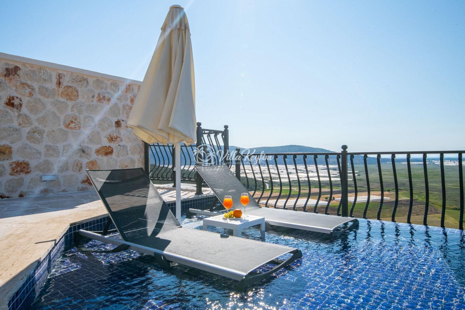 Villa Topaz — 5