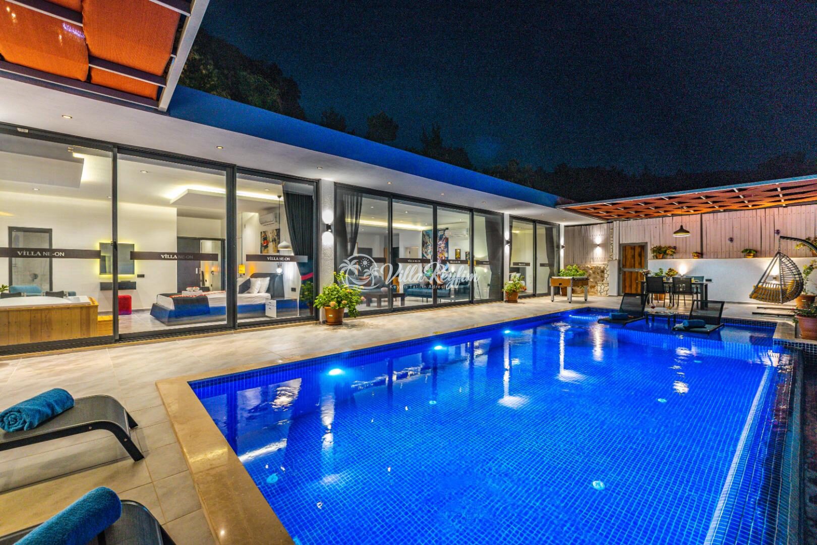 Villa Neon — 1