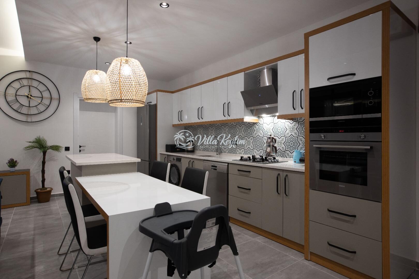 Villa Neon — 38