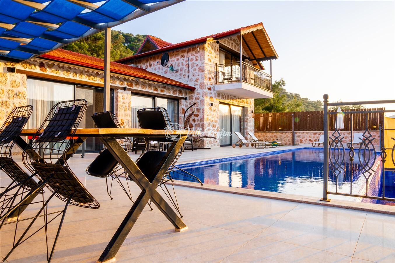 Villa Fiesta — 6
