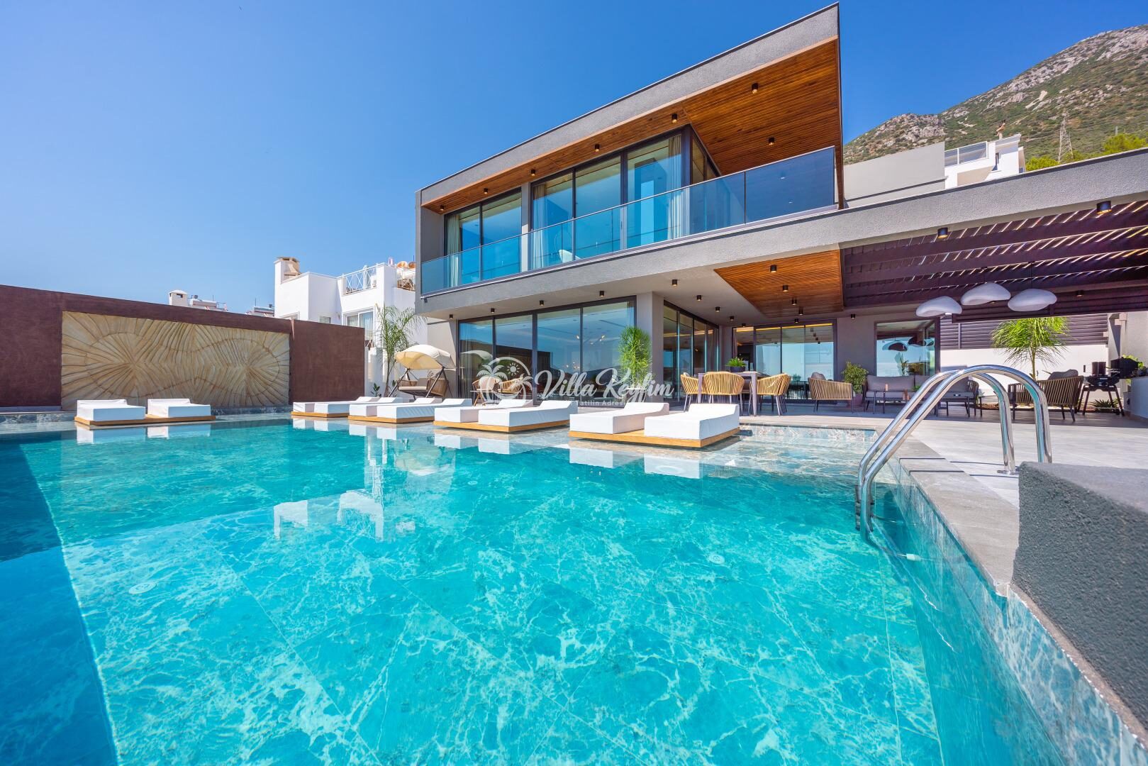 Villa Supernova — 2