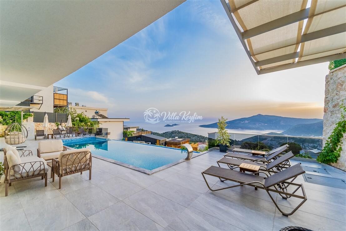 Villa July — 11