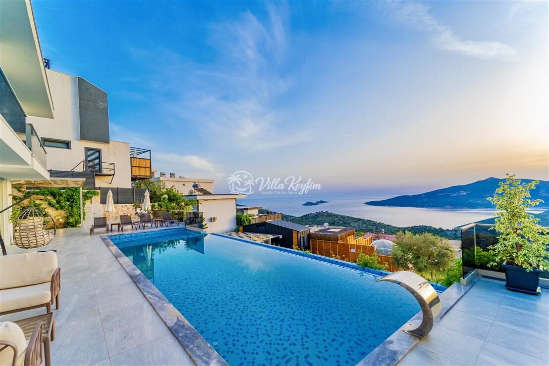 Villa July — 12