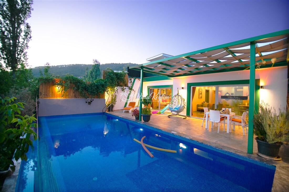 Villa Petra — 1