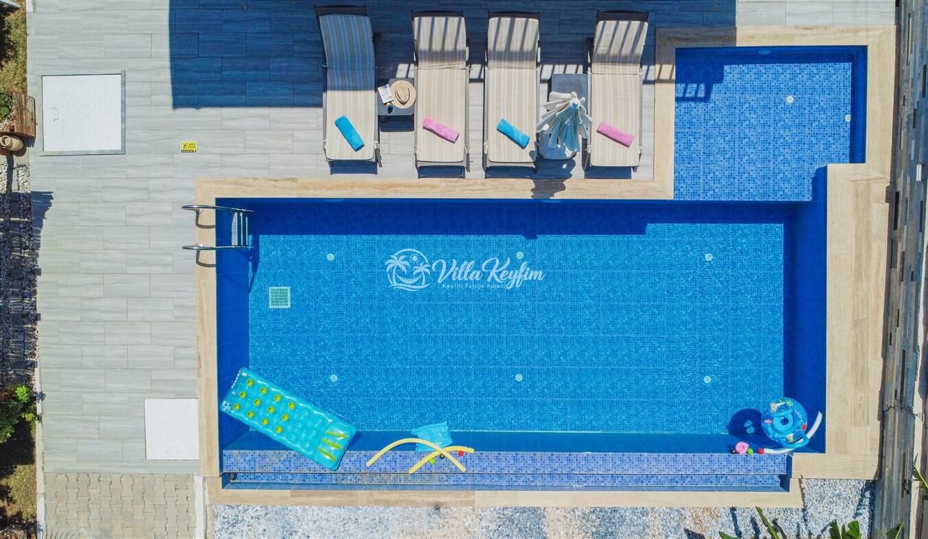 Villa Capital — 10