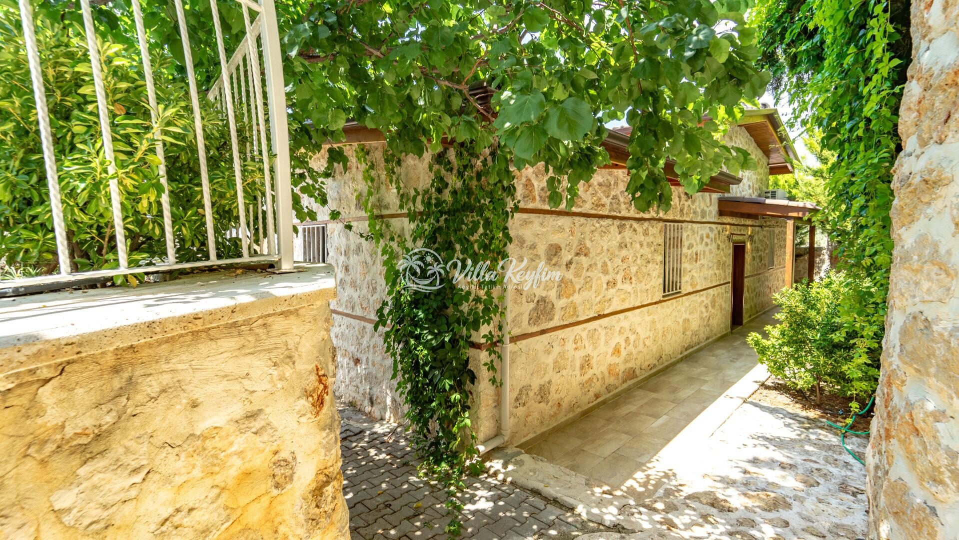 Villa Karen — 6