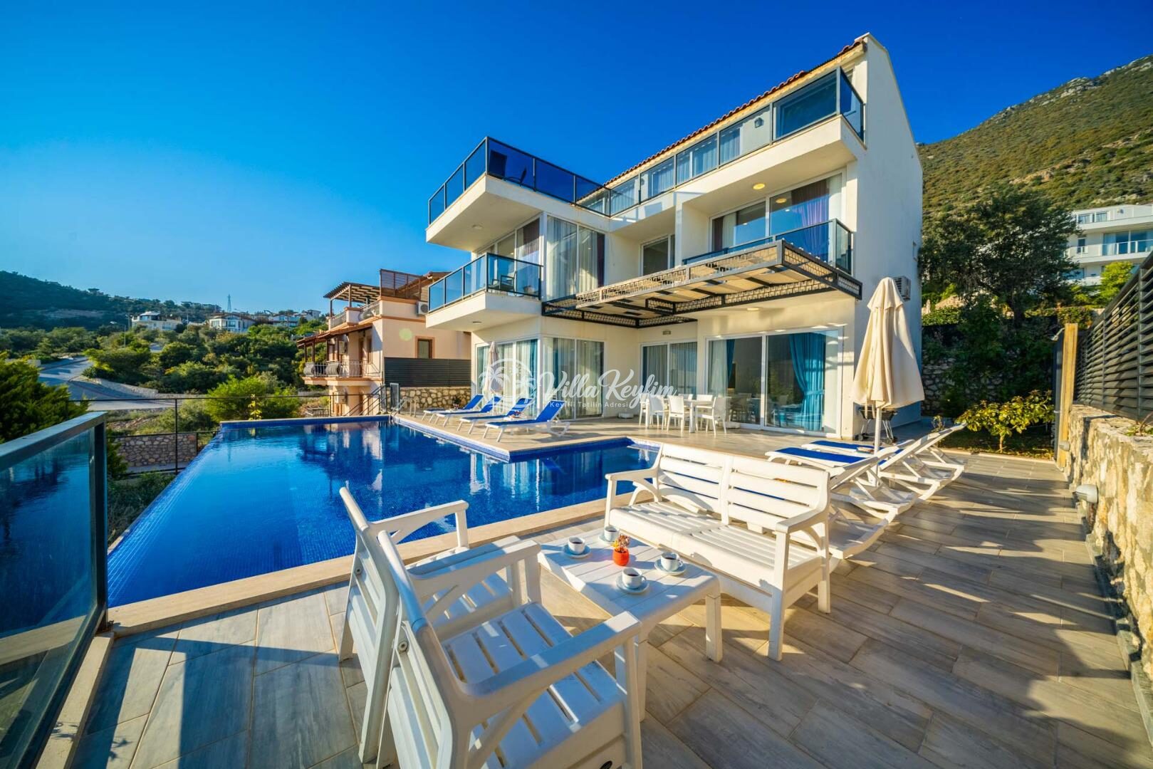 Villa Platos — 1