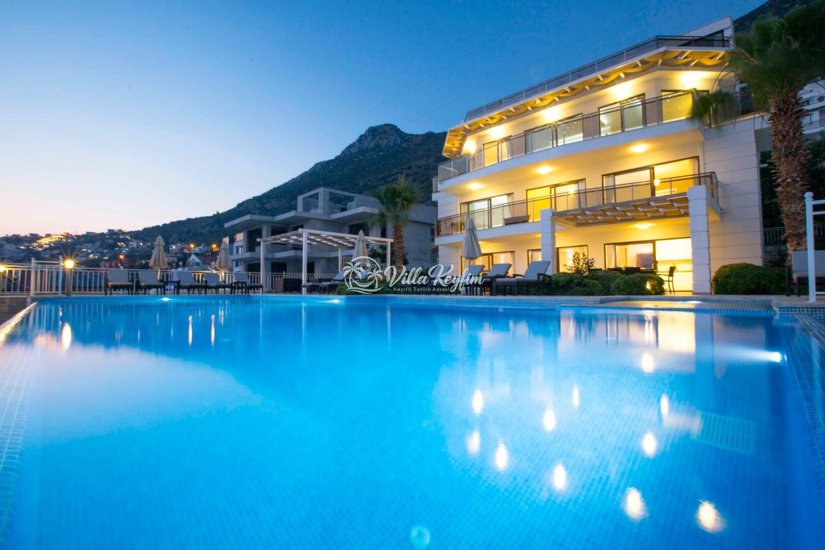Villa Falcon Lodge — 2