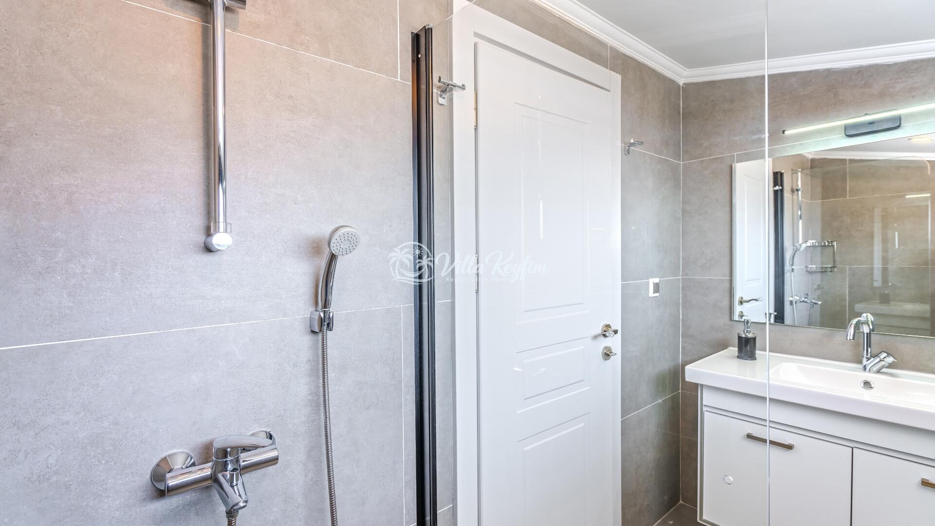 Villa Lion — 111