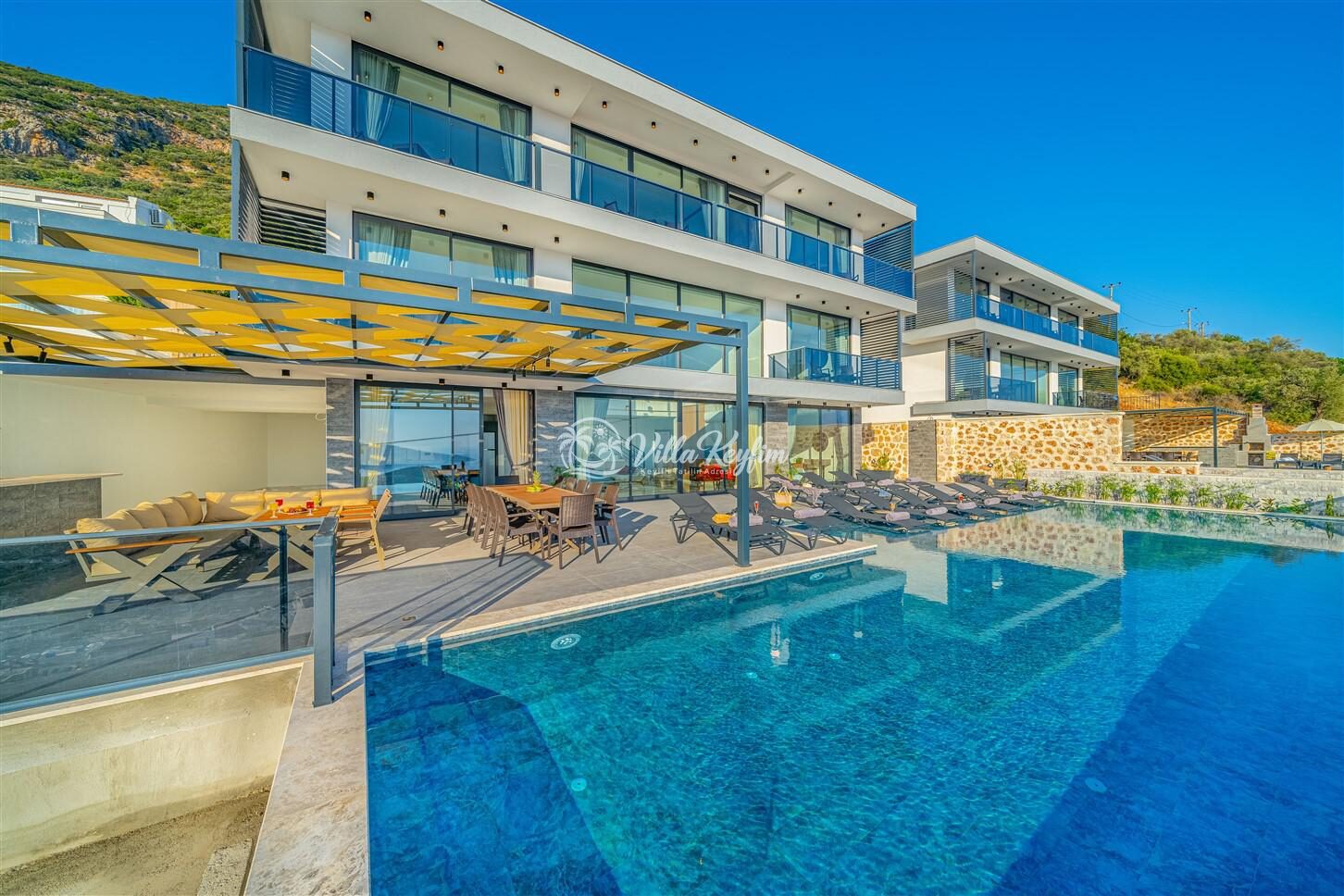 Villa Grey Falcon — 2