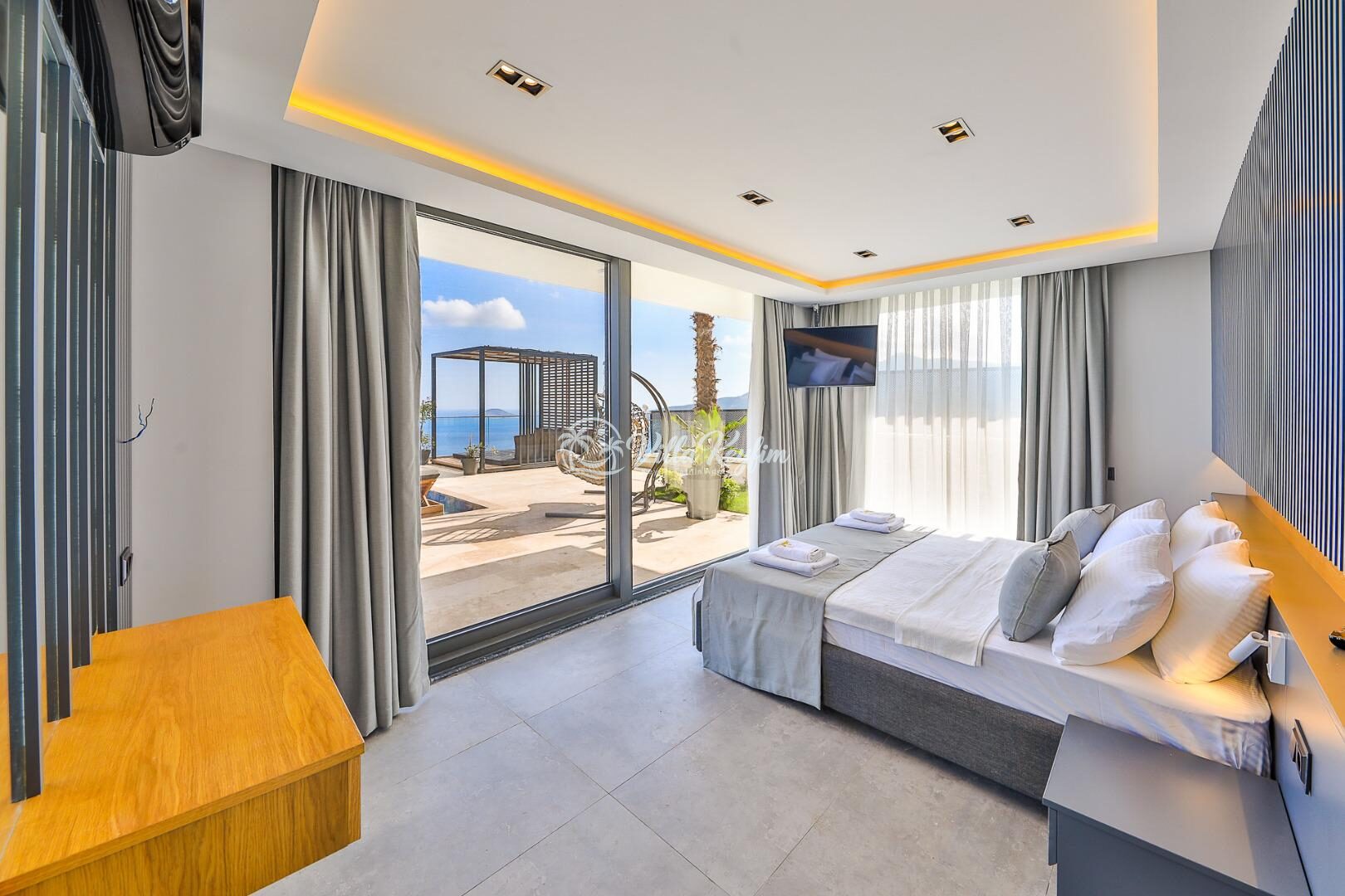 Villa Royal Life — 71
