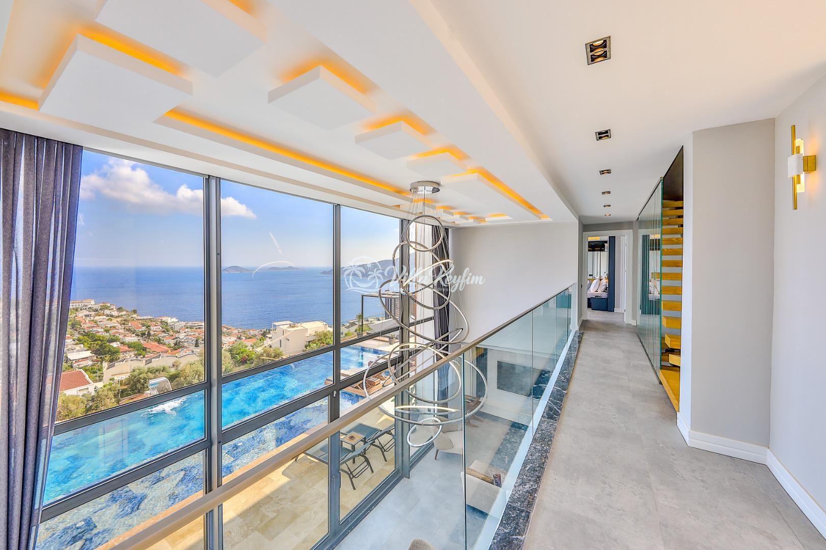 Villa Royal Life — 100