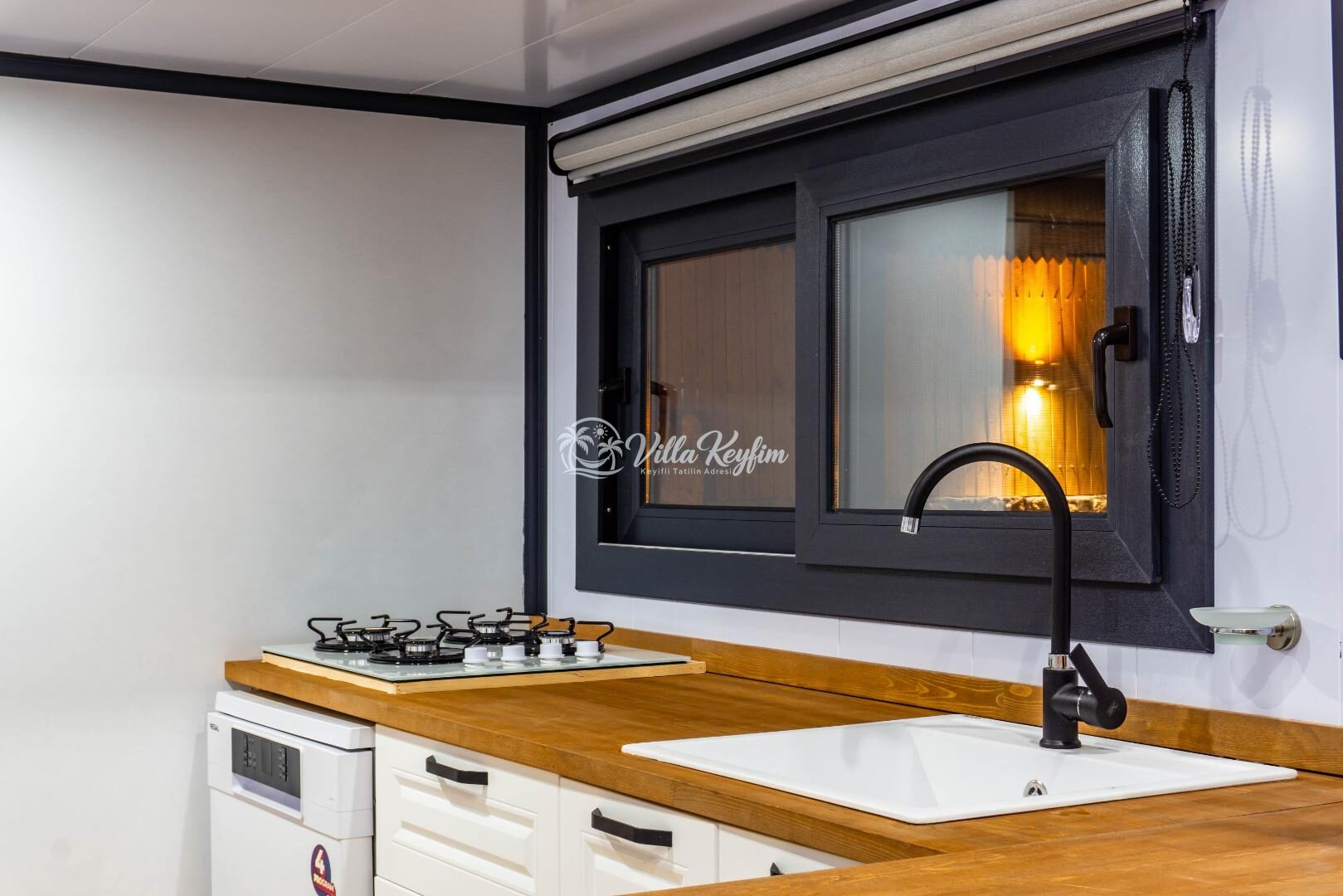 Villa Perla House — 16