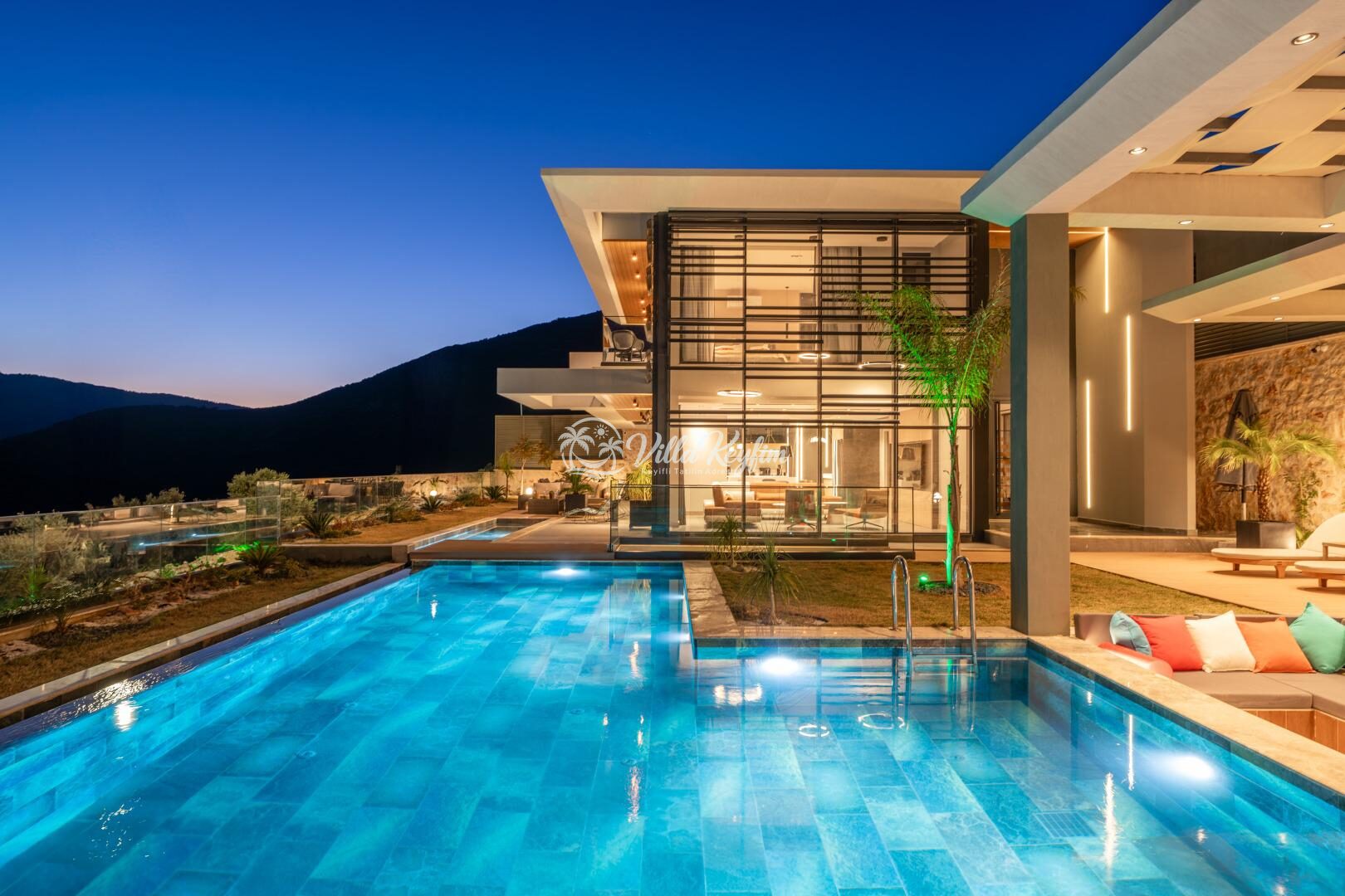 Villa Safran Flower — 2