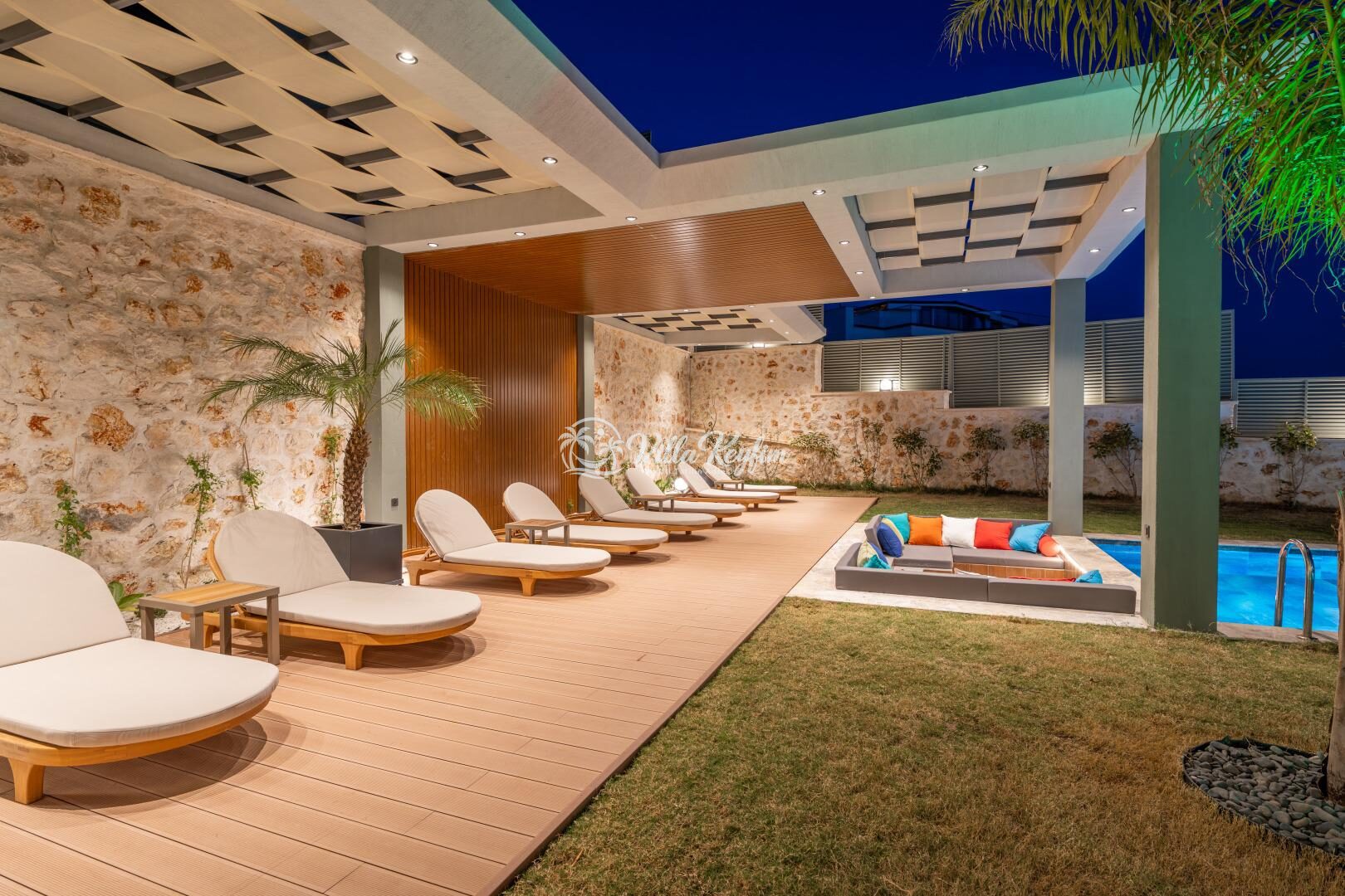 Villa Safran Flower — 3
