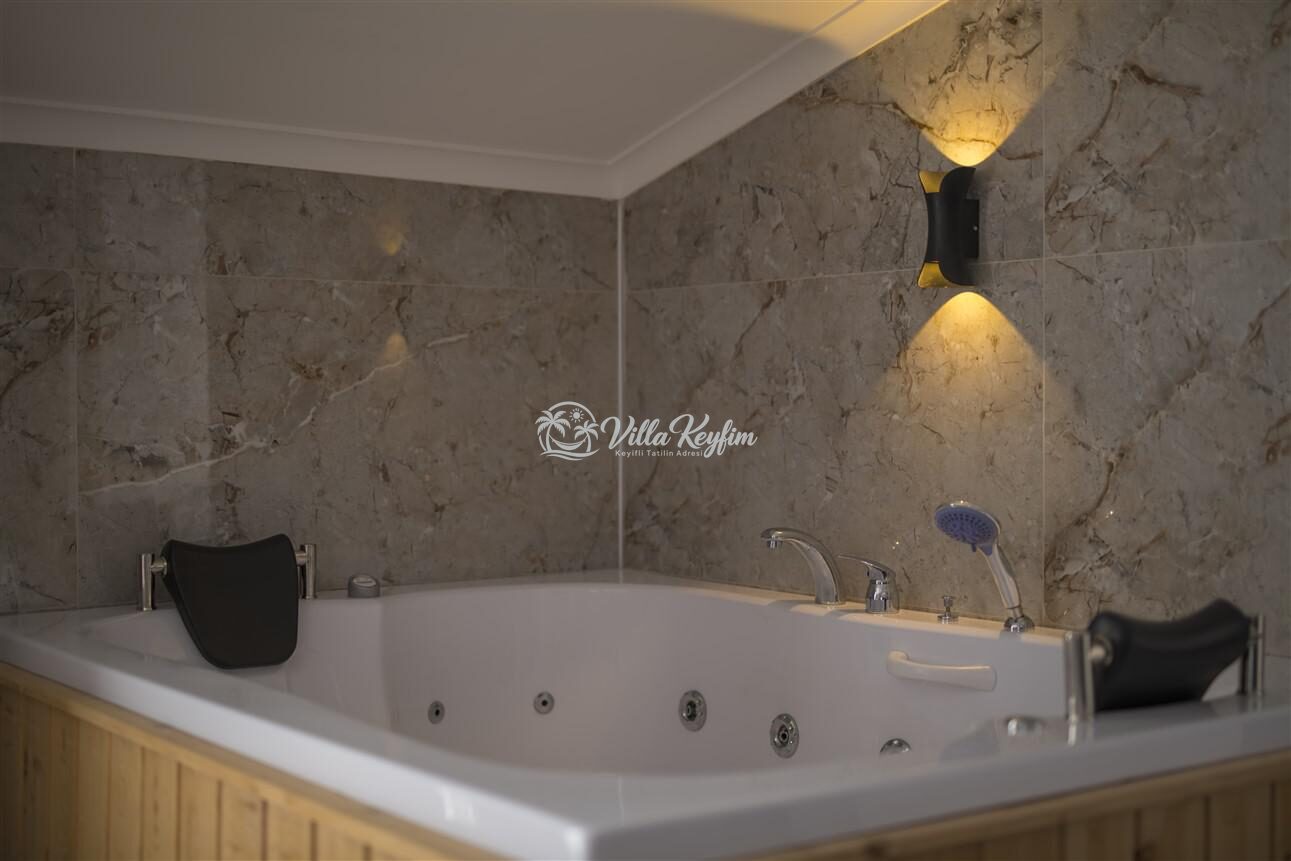 Villa Malibu — 78