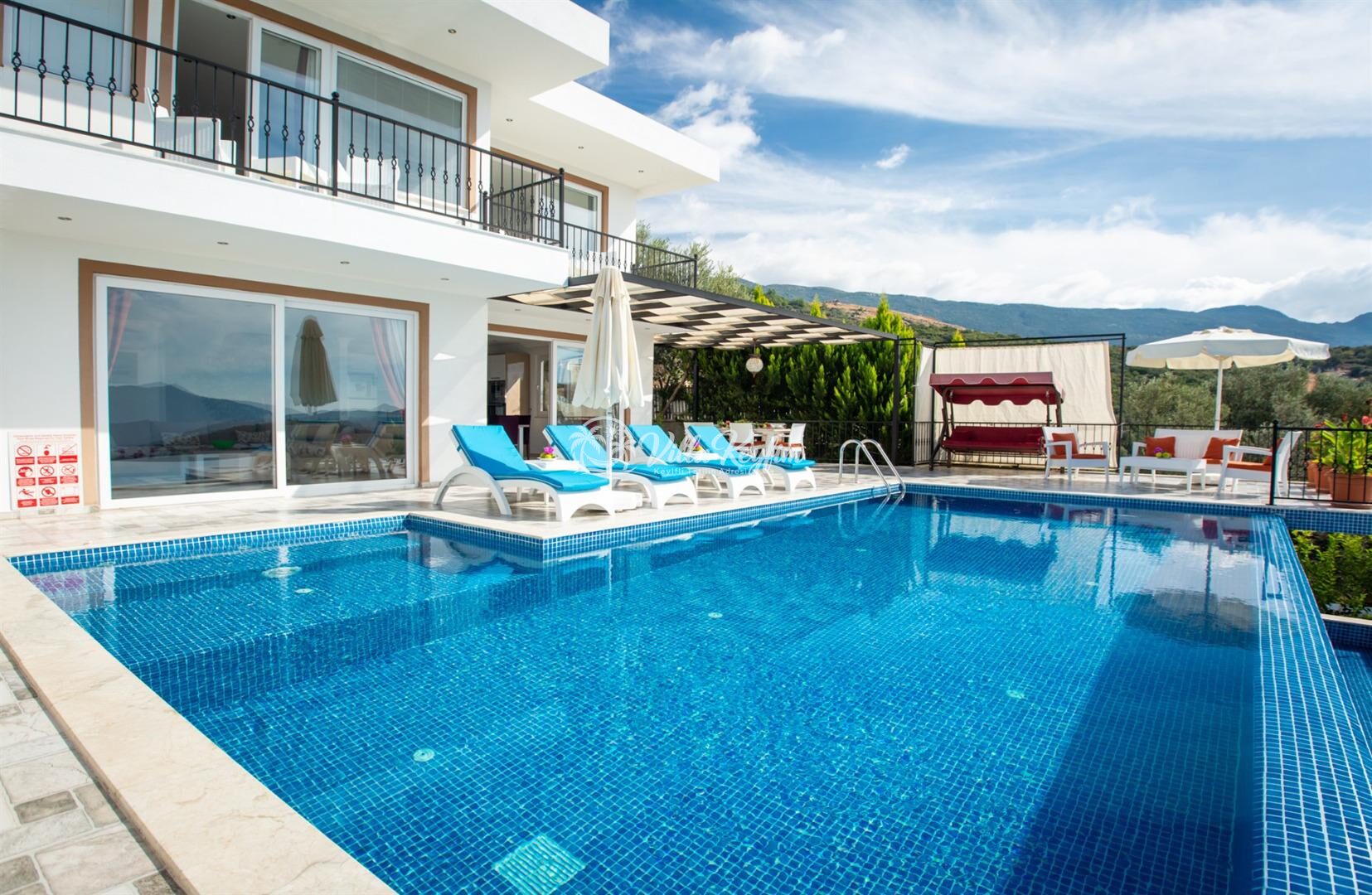 Villa Eslem Üzümlü — 2